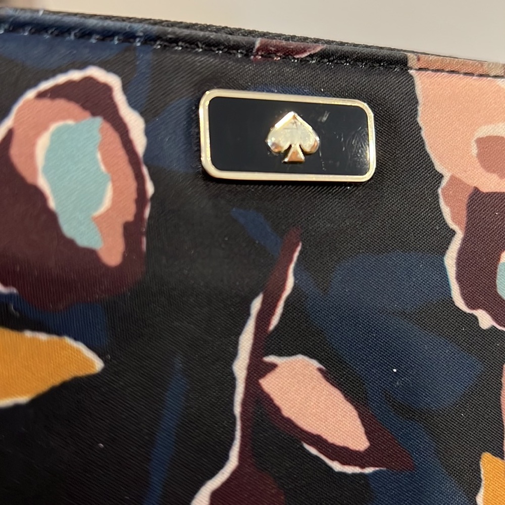 Kate Spade Large Wallet Navy Black Flowers - Picture 2 of 6